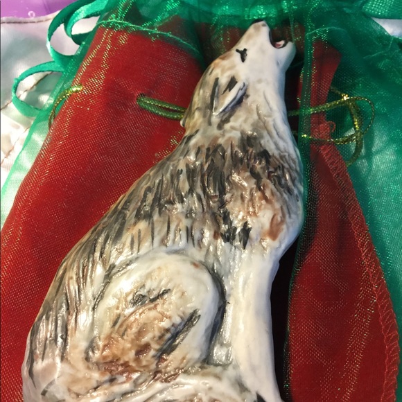 Ceramic Wolf brooch - Picture 2 of 4